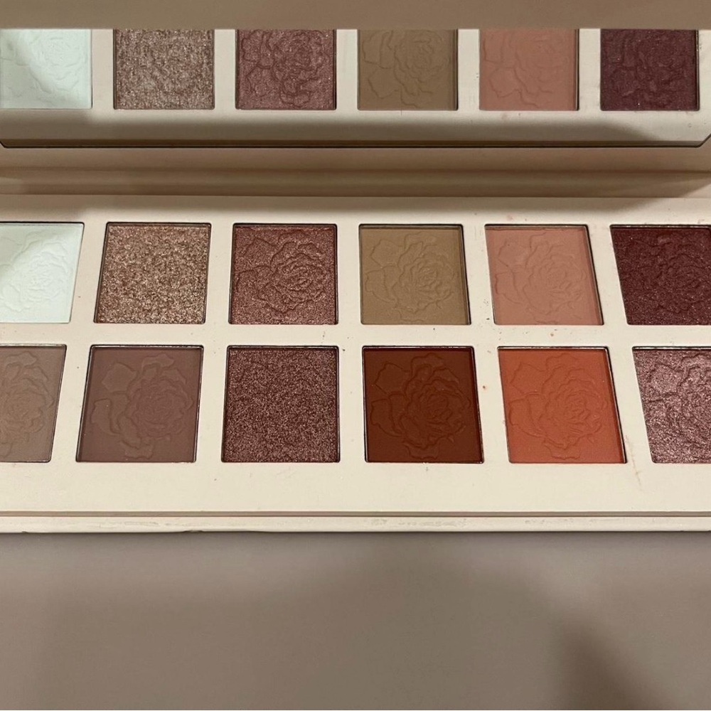 Ellen Tracy Warm Tones Eyeshadow Palette